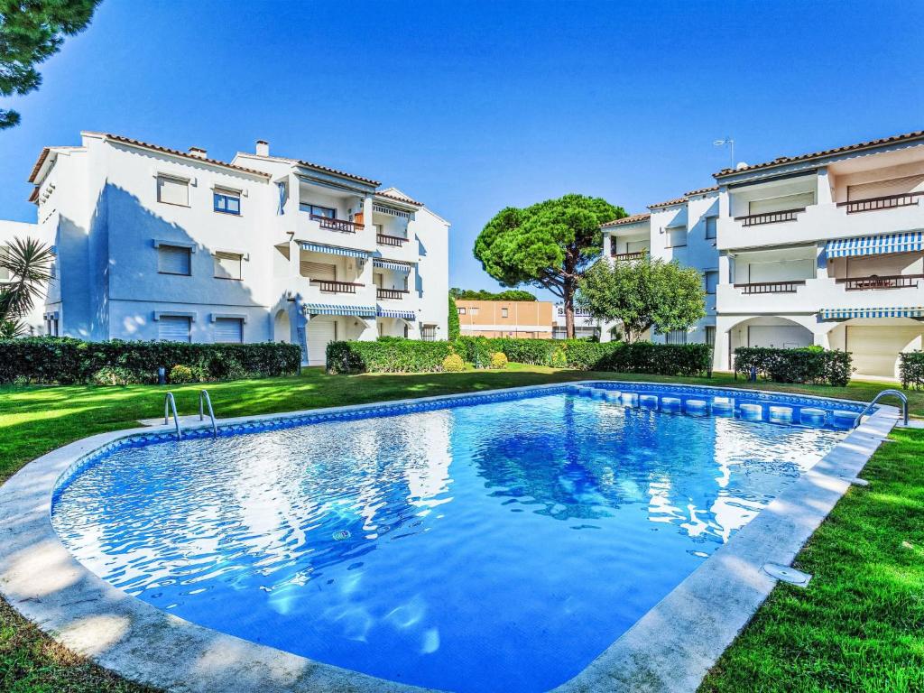 Bazén v ubytovaní Apartment Nautic Golf C III by Interhome alebo v jeho blízkosti