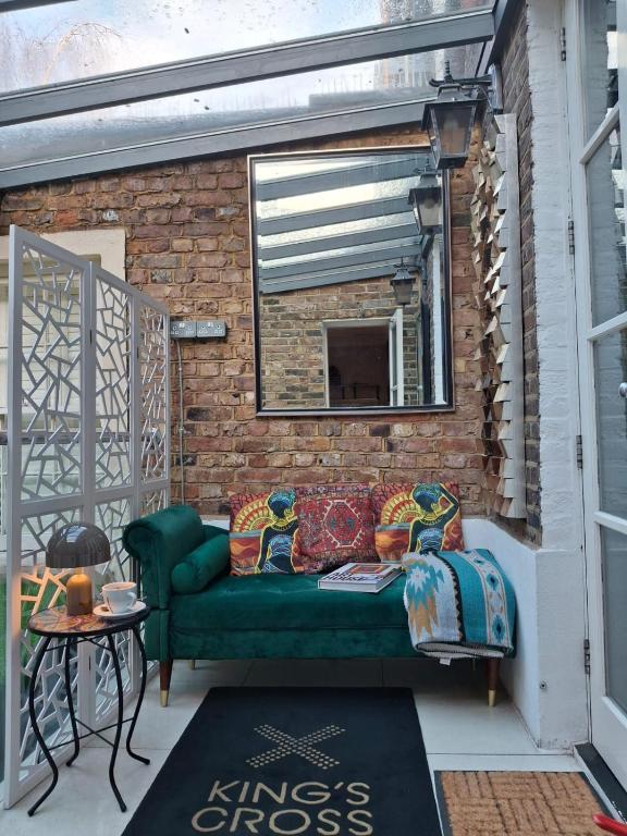 The Melville Hotel by Rokxy- Kings Cross - Resim 15