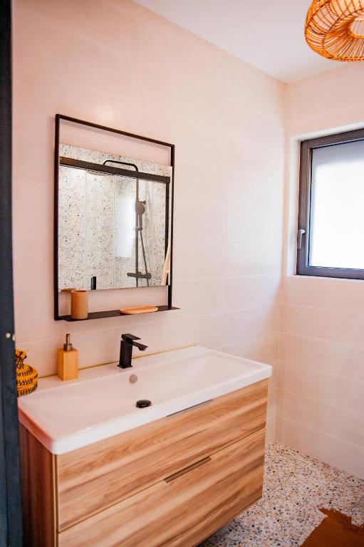 Maison Nomade piscine privée, parking et clim 8