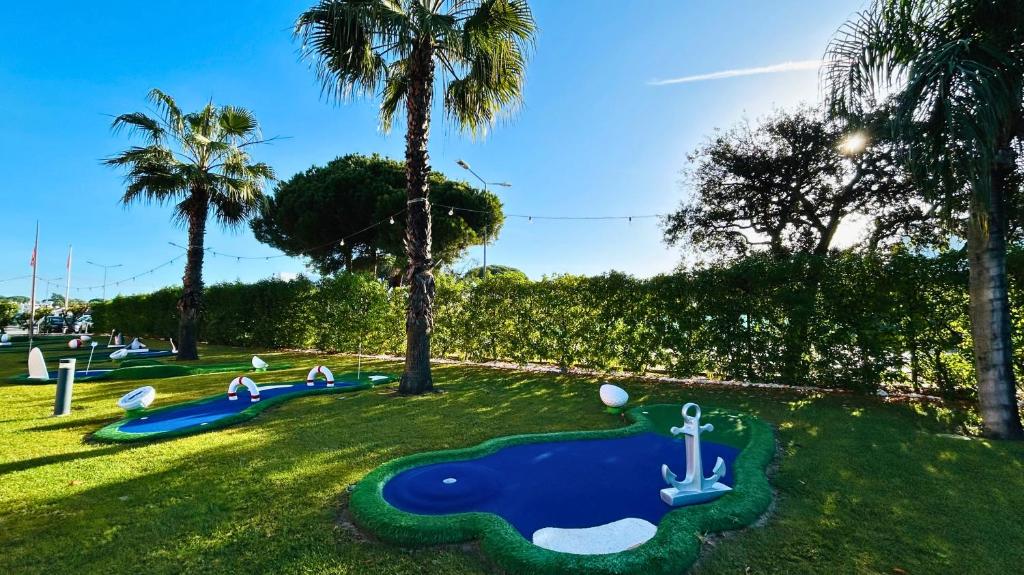 Um jardim em Aquashow Park Hotel