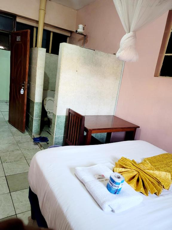 Postel nebo postele na pokoji v ubytování Nairobi Sislink Hotel