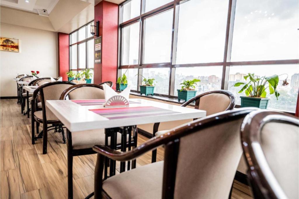 Posezení v ubytování Hemak Suites Hotel