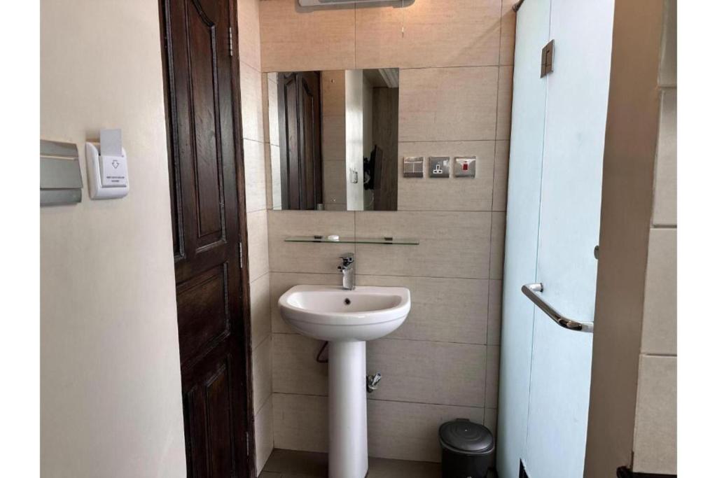 Koupelna v ubytování Hemak Suites Hotel