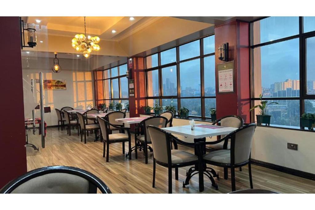 Restaurace v ubytování Hemak Suites Hotel