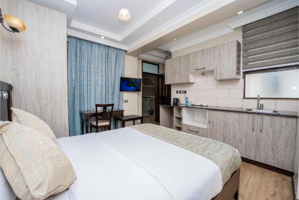 Kuchyň nebo kuchyňský kout v ubytování Hemak Suites Hotel