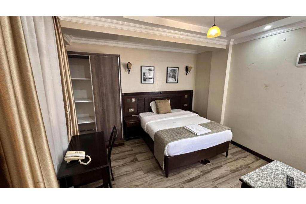 Postel nebo postele na pokoji v ubytování Hemak Suites Hotel