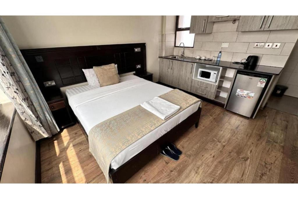 Kuchyň nebo kuchyňský kout v ubytování Hemak Suites Hotel