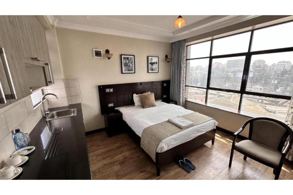Postel nebo postele na pokoji v ubytování Hemak Suites Hotel