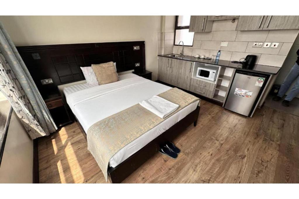 Kuchyň nebo kuchyňský kout v ubytování Hemak Suites Hotel