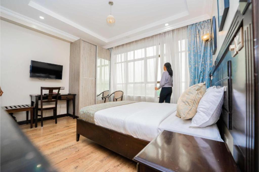 TV a/nebo společenská místnost v ubytování Hemak Suites Hotel
