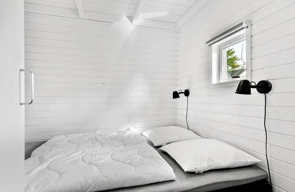 Postel nebo postele na pokoji v ubytování First Camp Ajstrup Strand