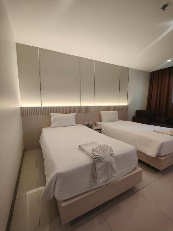 Postel nebo postele na pokoji v ubytování Crystal Suites Suvarnbhumi Airport