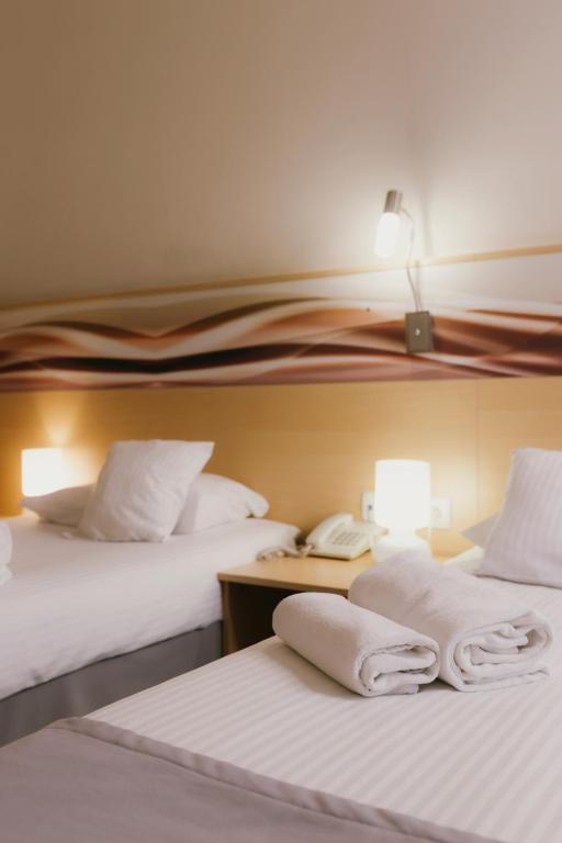 Postel nebo postele na pokoji v ubytování Quality Silesian Hotel