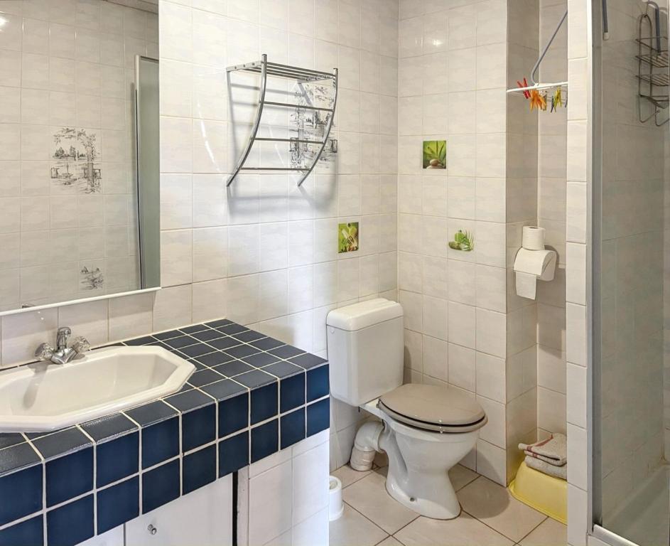 Kúpeľňa v ubytovaní Studio charmant à Néris-les-Bains - 25 m² avec terrasse