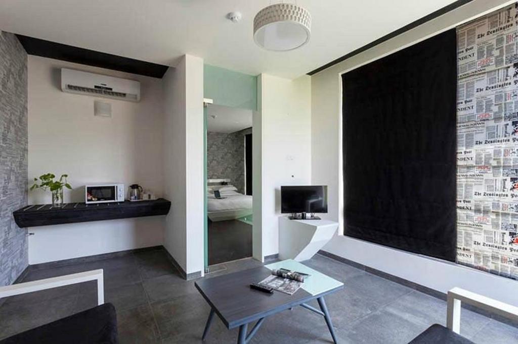 TV a/nebo společenská místnost v ubytování K Tree Boutique Hotel, Kolhapur