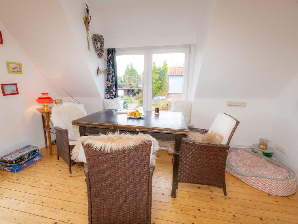 Posezení v ubytování 194 Fewo Dat LütjeHuus mit Dachterrasse im ersten Stock
