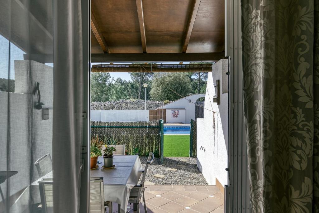 Bazén v ubytovaní Villa Romaní, con piscina alebo v jeho blízkosti