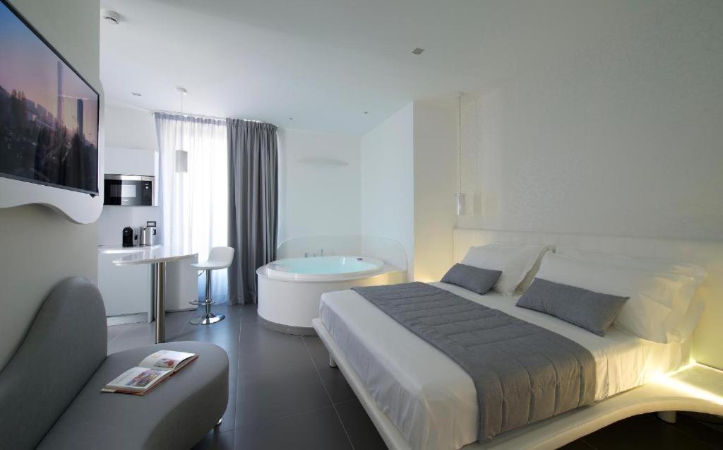 
Studio with Spa Bath
