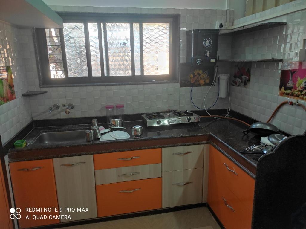 Kuchyň nebo kuchyňský kout v ubytování Swanand Home Stay