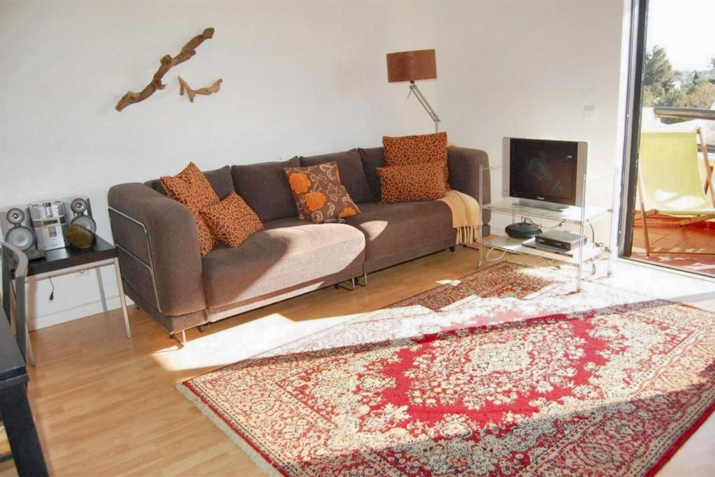 Modern Apartment in Alvor with Shared Pool (70 m²) - Housity