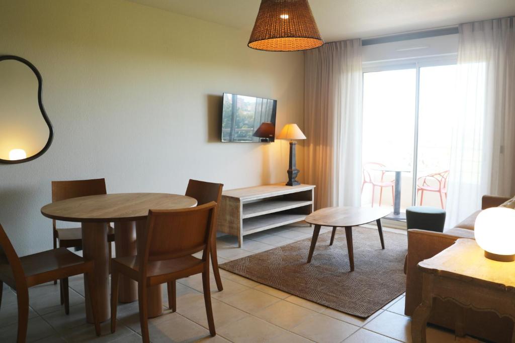 Hôtel Golf Fontcaude - Resim 44