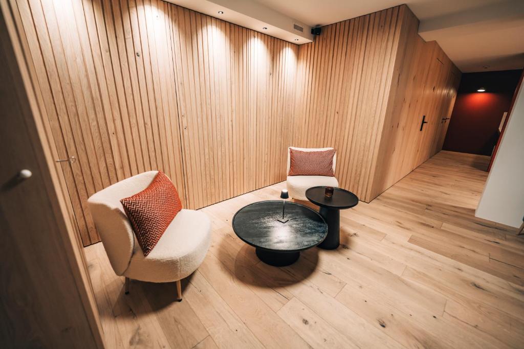 Posezení v ubytování Swiss Alpine Hotel Allalin