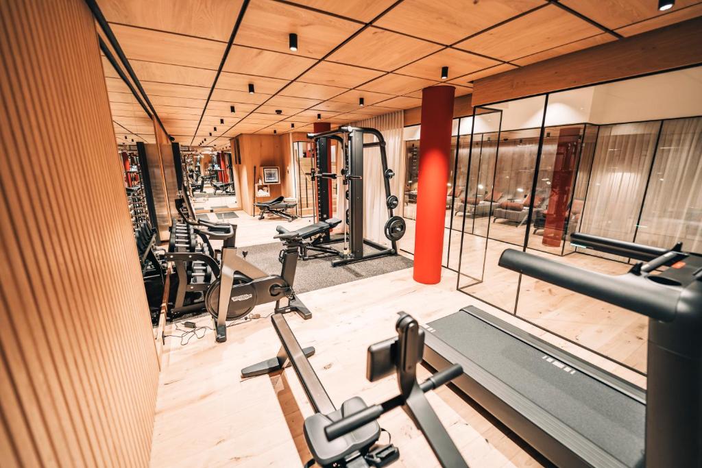 Fitness centrum a/nebo fitness zařízení v ubytování Swiss Alpine Hotel Allalin