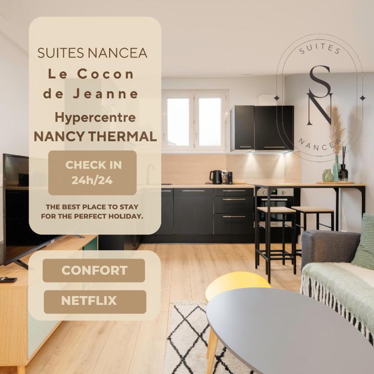 un salon avec une cuisine et une table dans l'établissement Le Cocon de Jeanne - Nancy Thermal - 2 Pers, à Nancy