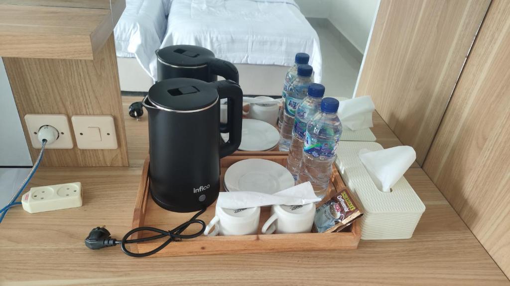 Příslušenství pro přípravu čaje a kávy v ubytování Backyard Guest House