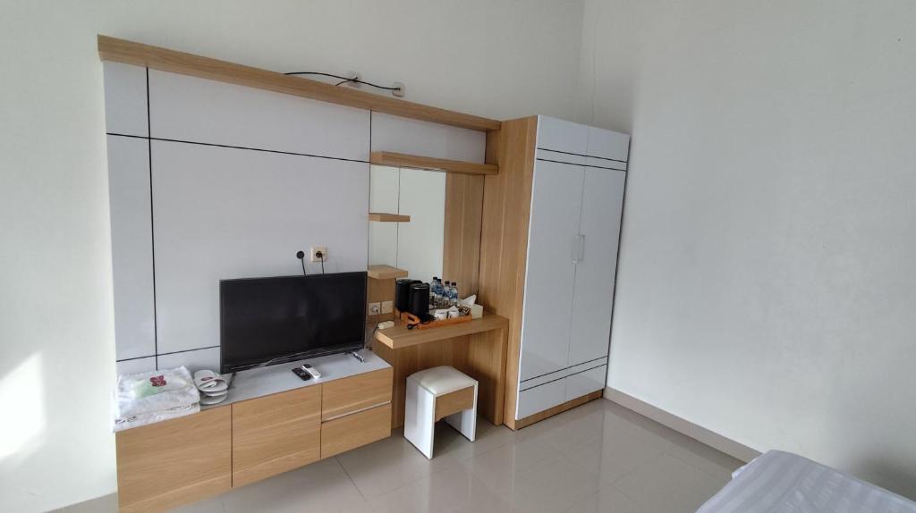 TV a/nebo společenská místnost v ubytování Backyard Guest House
