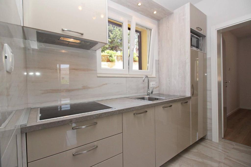 Kuchyň nebo kuchyňský kout v ubytování Sunshine Residence Baska