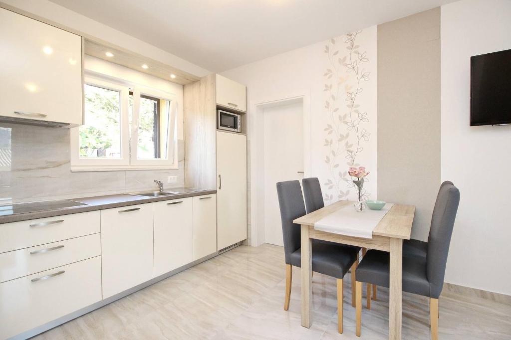 Kuchyň nebo kuchyňský kout v ubytování Sunshine Residence Baska
