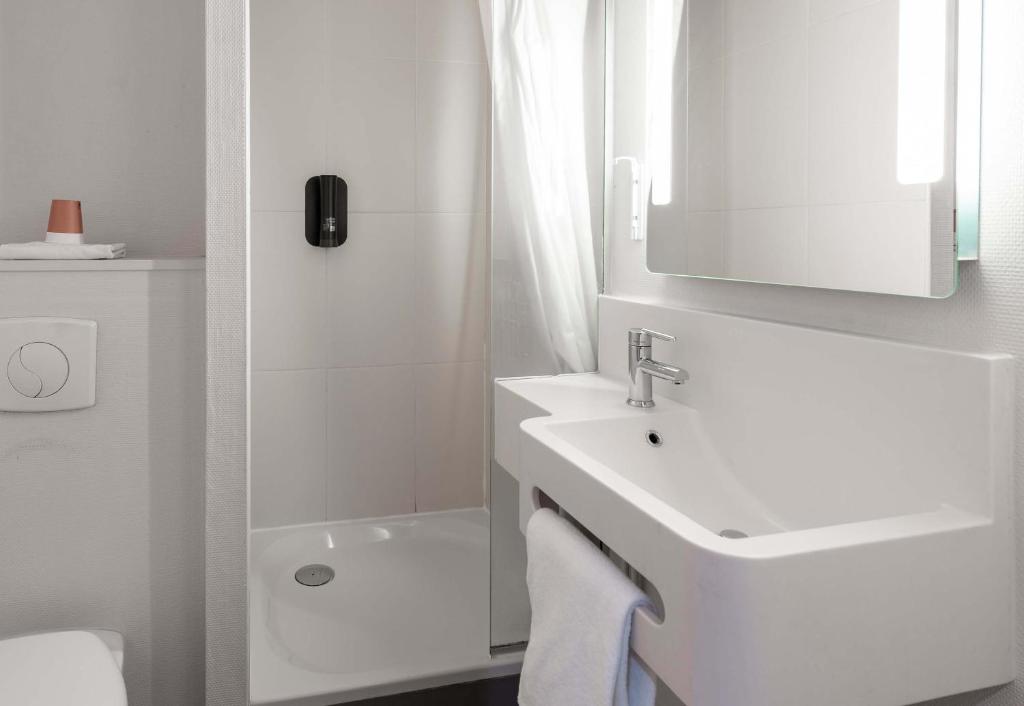 B&B HOTEL Toulouse Basso Cambo - Resim 8