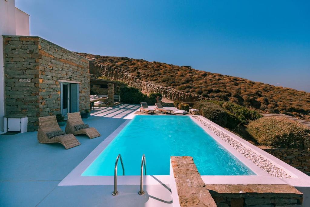 Πισίνα στο ή κοντά στο Luxury villa Jomar with a swimming pool and sea view, in the area of Otzia
