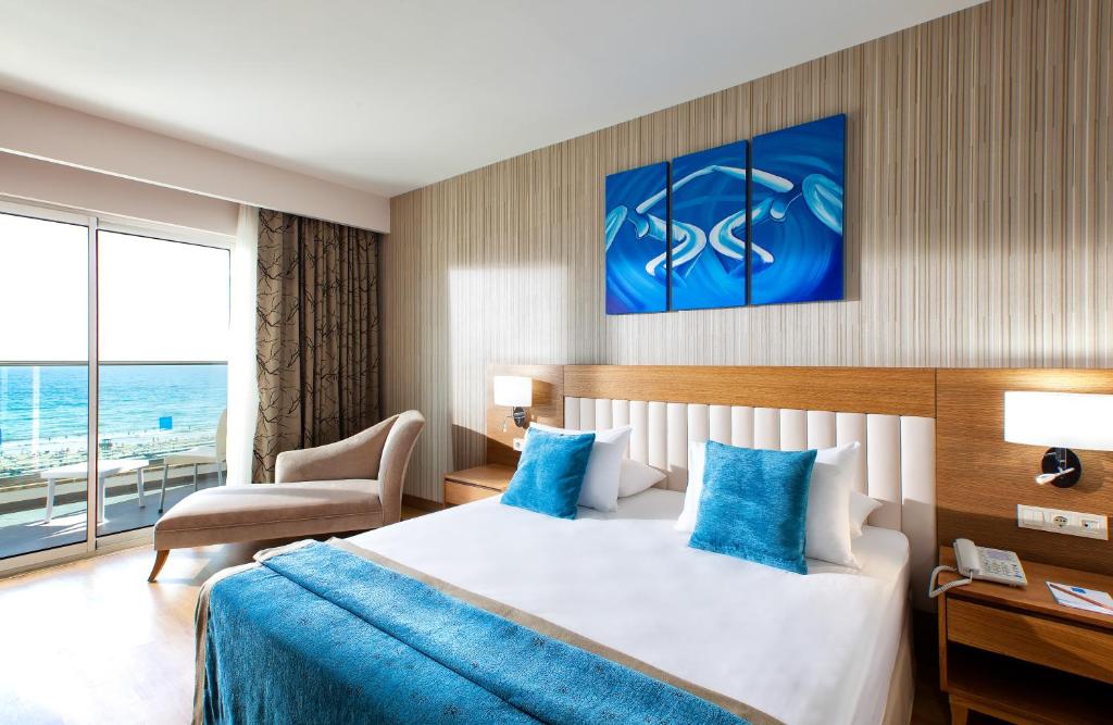 Postel nebo postele na pokoji v ubytování Adalya Ocean Deluxe - Ultra All Inclusive