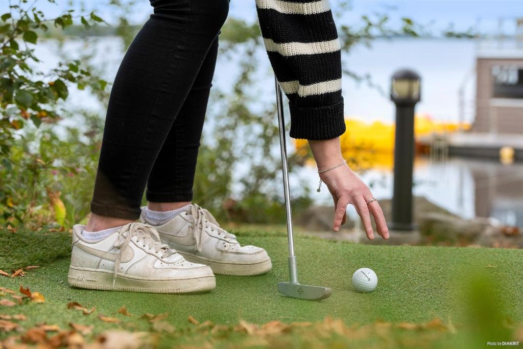 Golf v kempu nebo okolí