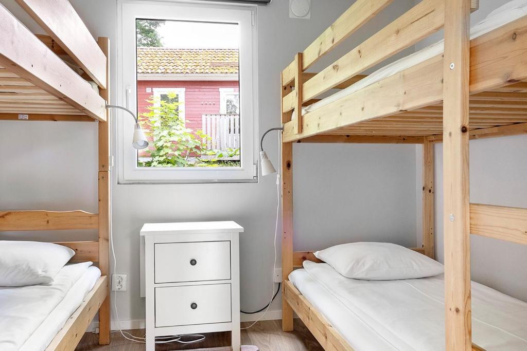 Postel nebo postele na pokoji v ubytování First Camp Sjöstugan - Älmhult