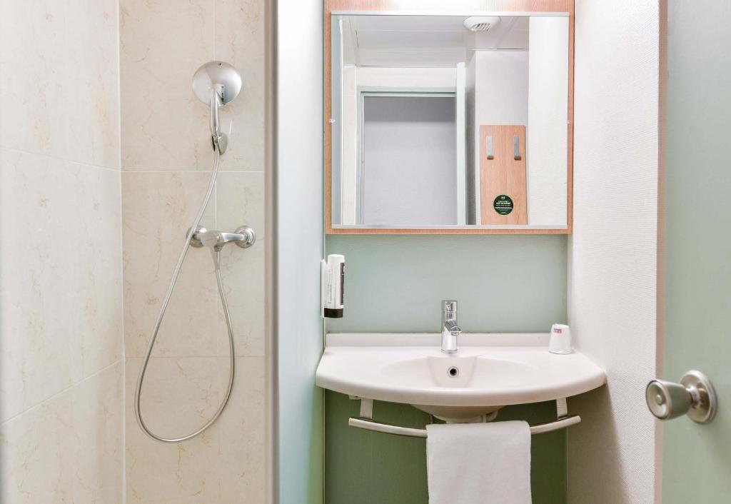 B&B HOTEL Toulouse Centre Canal du Midi - Resim 35