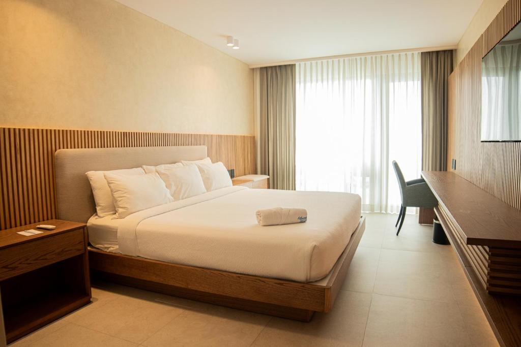 Postel nebo postele na pokoji v ubytování MantaHost Hotel