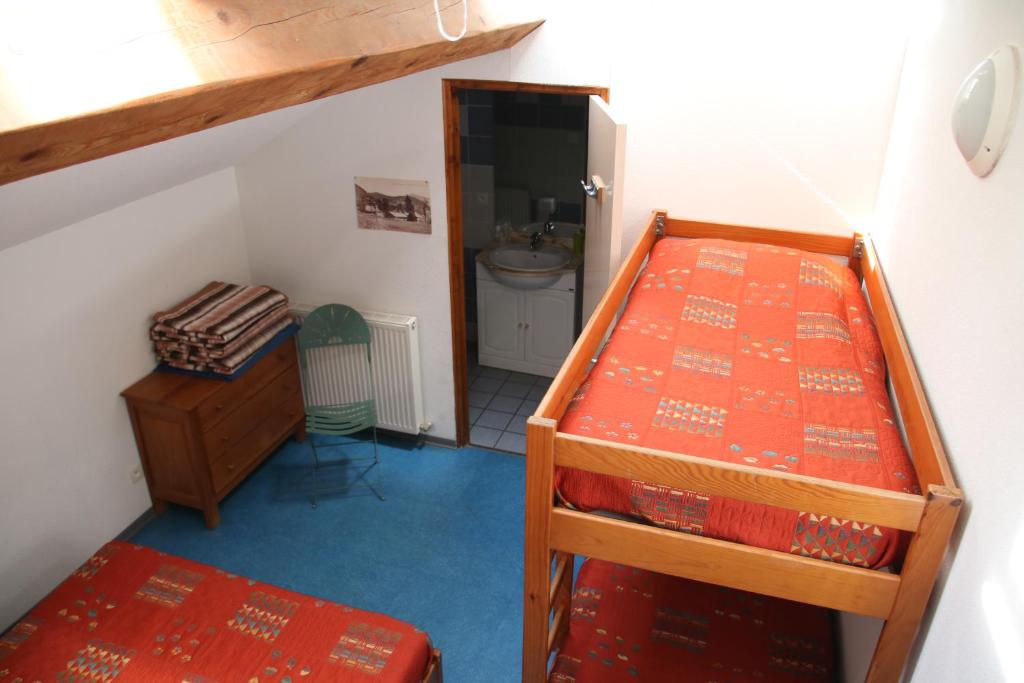 Una cama o camas en una habitación de Gite d'Etape Ascou La Forge