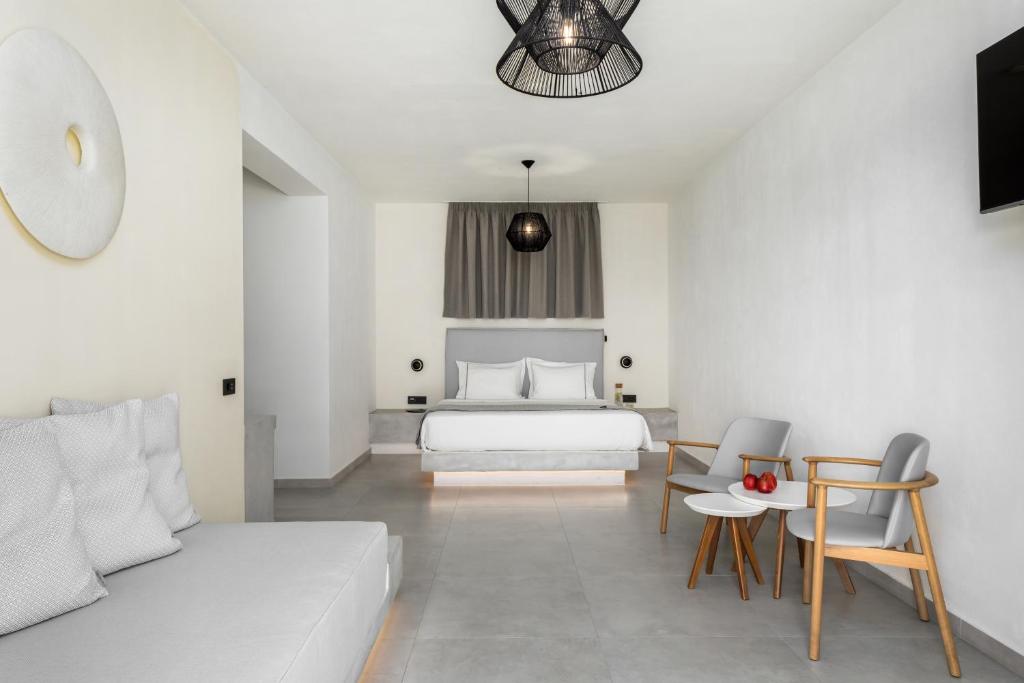 TV a/nebo společenská místnost v ubytování Blé Suites Santorini