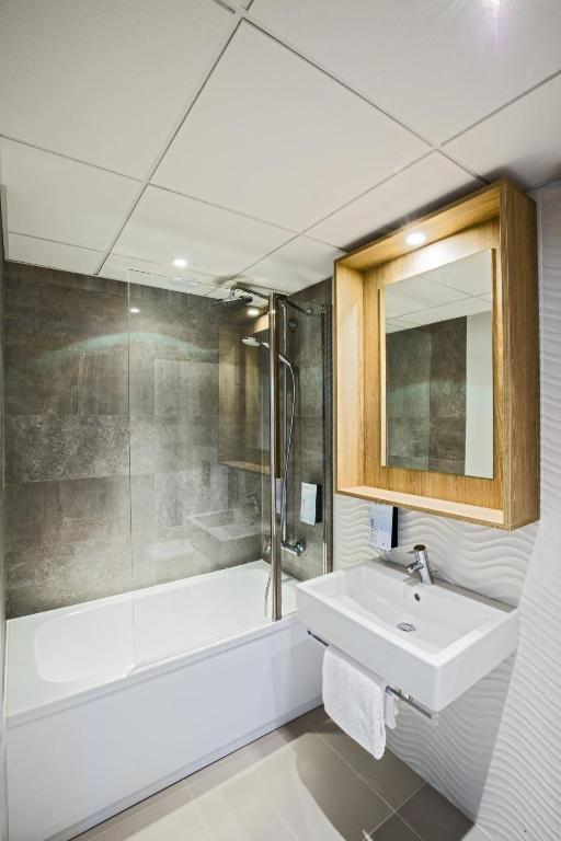 Campanile Rennes Centre - Gare - Standard Double Room