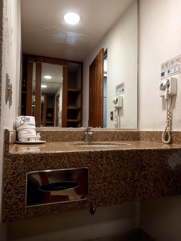 Koupelna v ubytování Hotel Soleil Celaya