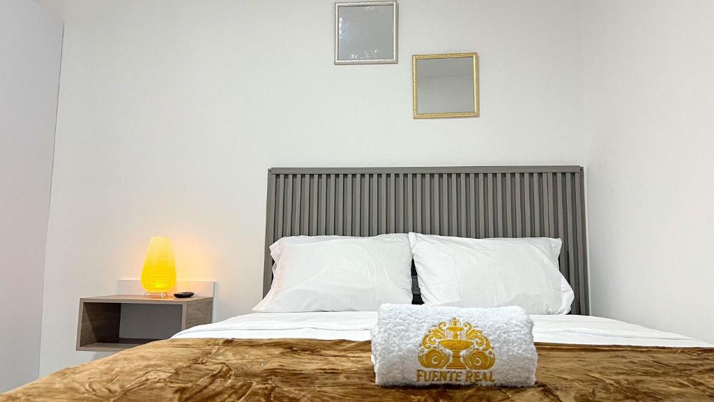 Postel nebo postele na pokoji v ubytování Hotel Fuente Real Popayán