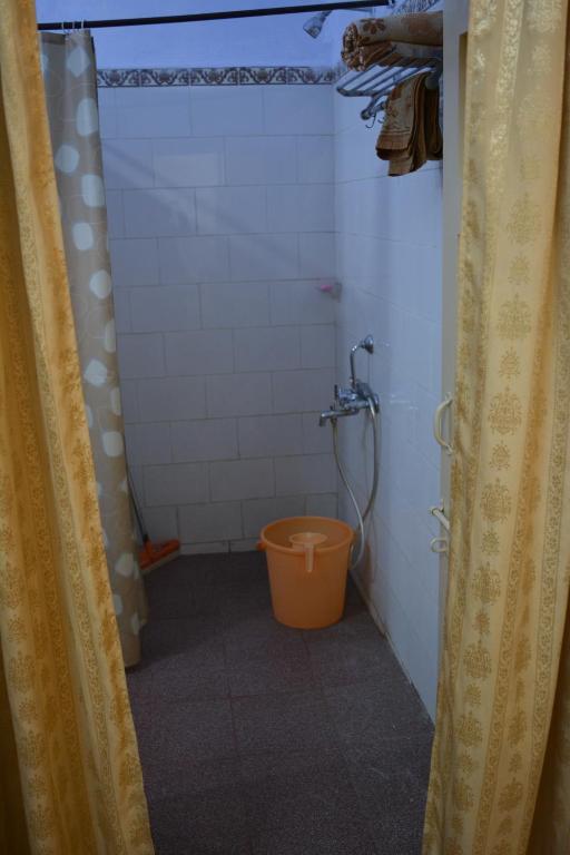 Jheelam Homestay - Economy Doople Room (Brown)