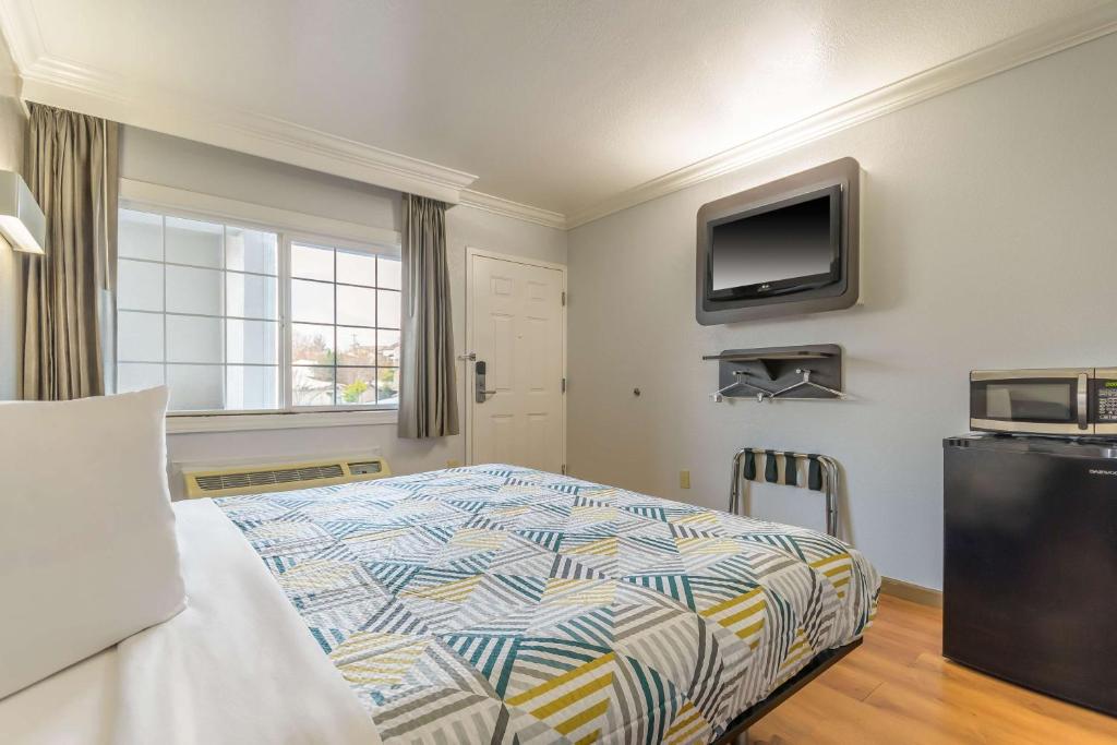 Motel 6-San Jose, CA - Convention Center - Deluxe Kamer Met Kingsize Bed - Niet-Rokers