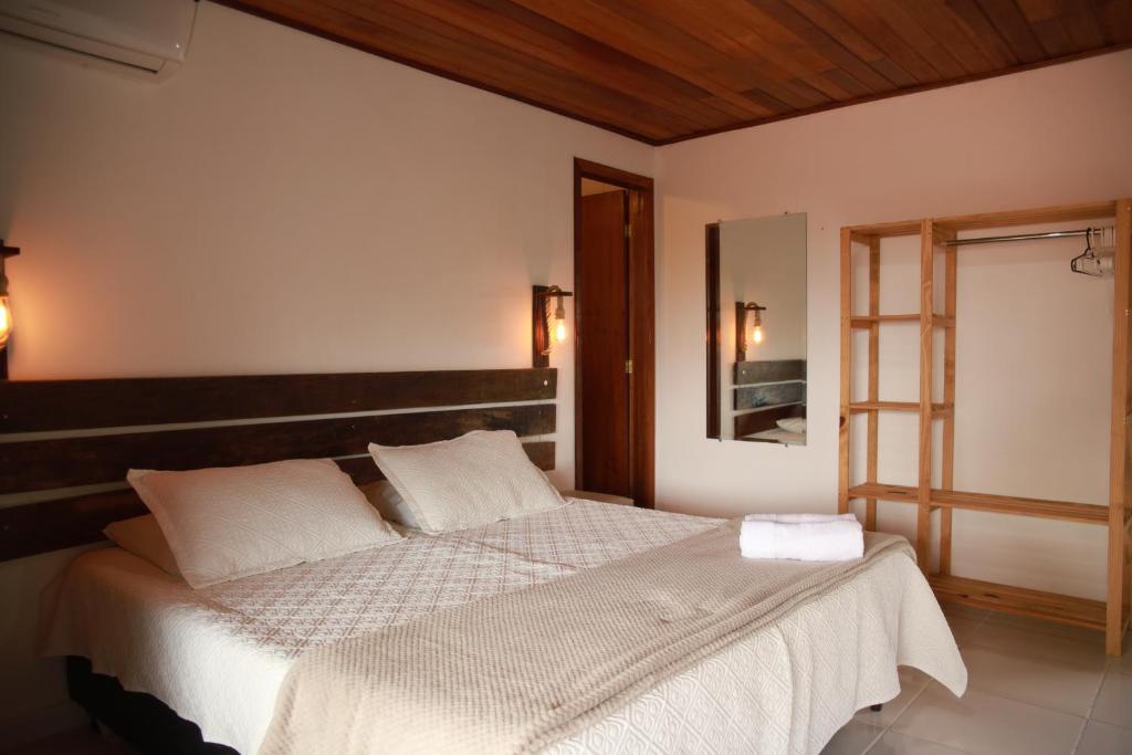 Cama ou camas em um quarto em Pousada Beira Mar