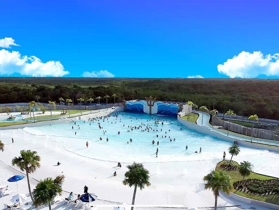 Bazén v ubytování CONDOMINIO AQUALANd SUITES LTDA nebo v jeho okolí