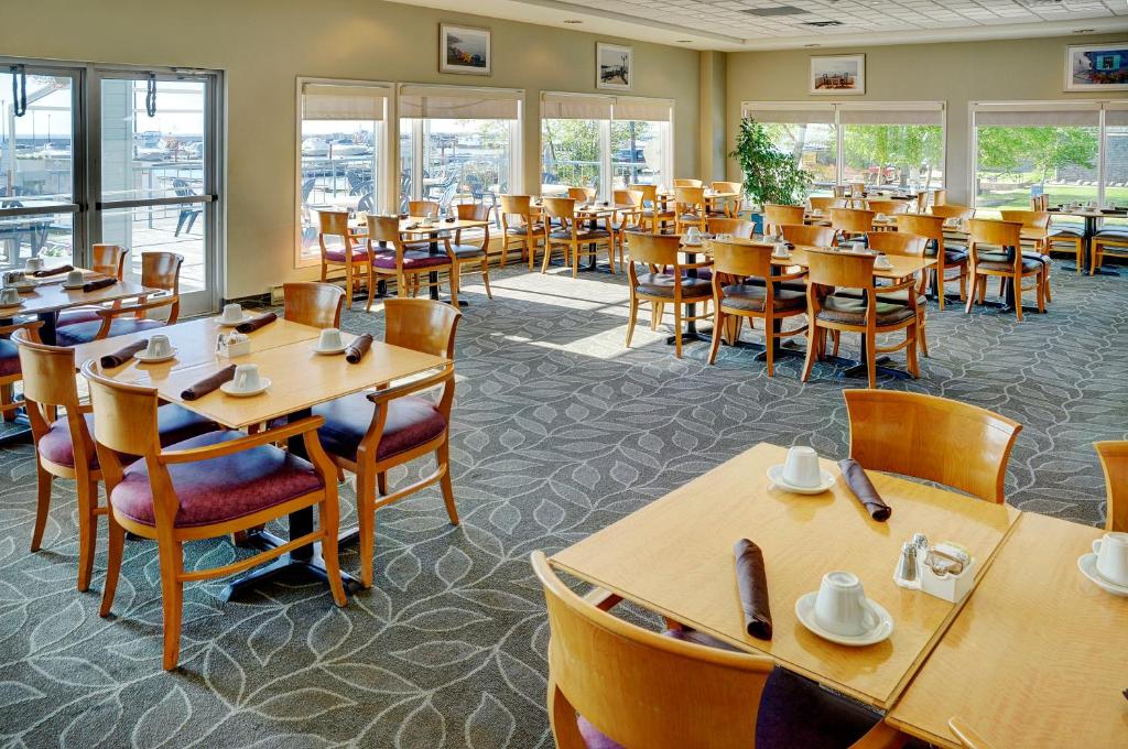 Restaurace v ubytování Lakeview Gimli Resort