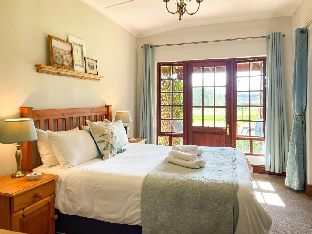Letto o letti in una camera di Molweni - Kamberg Valley B&B